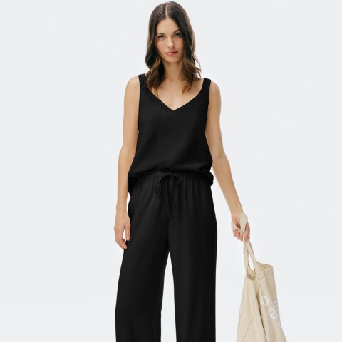 CALCA FEM PRETO ESCURO