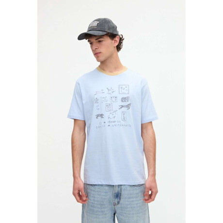 Remera Adkins Celeste