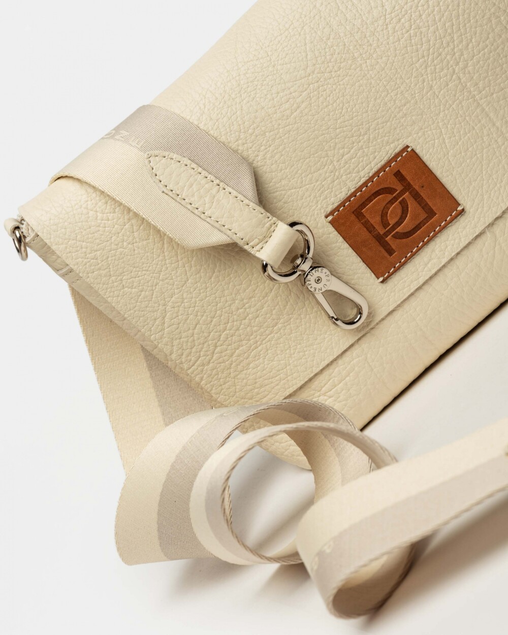 Morral Nina en cuero graneado Cotton