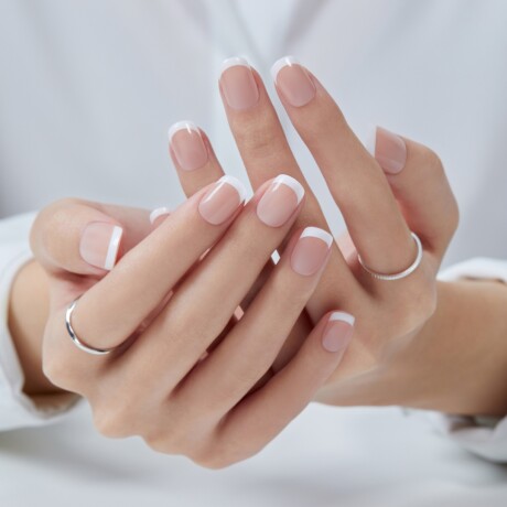 UÑAS EN GEL LISTAS (PRESS ON) - ESSENTIAL FRENCH UÑAS EN GEL LISTAS (PRESS ON) - ESSENTIAL FRENCH