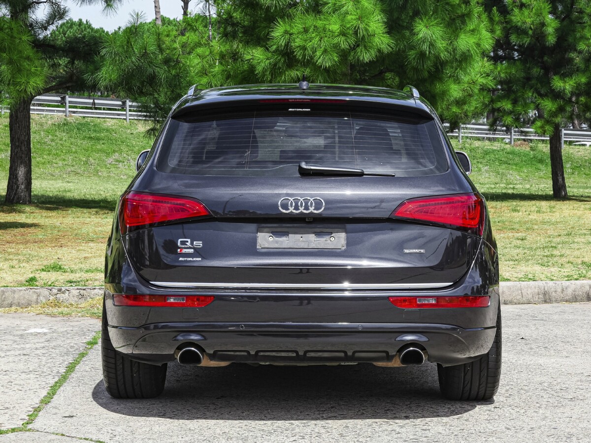 Audi Q5 2.0 TFSI Quattro AT-Stronic Extra Full 2017 Audi Q5 2.0 TFSI Quattro AT-Stronic Extra Full 2017