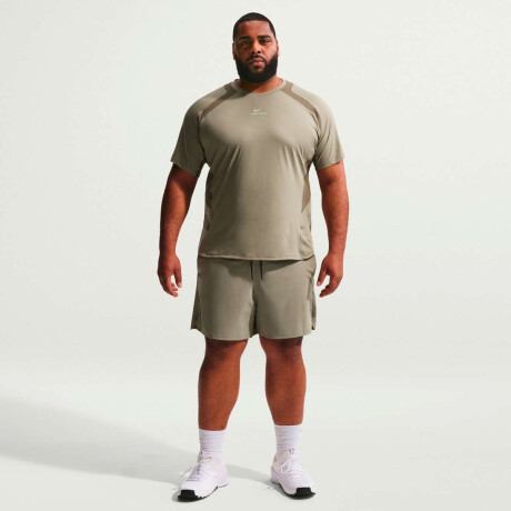 Remera Nike Pro Training de Hombre Gris