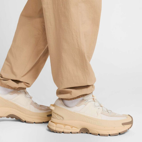 Pantalón Nike Club Woven Cargo de Hombre Crema