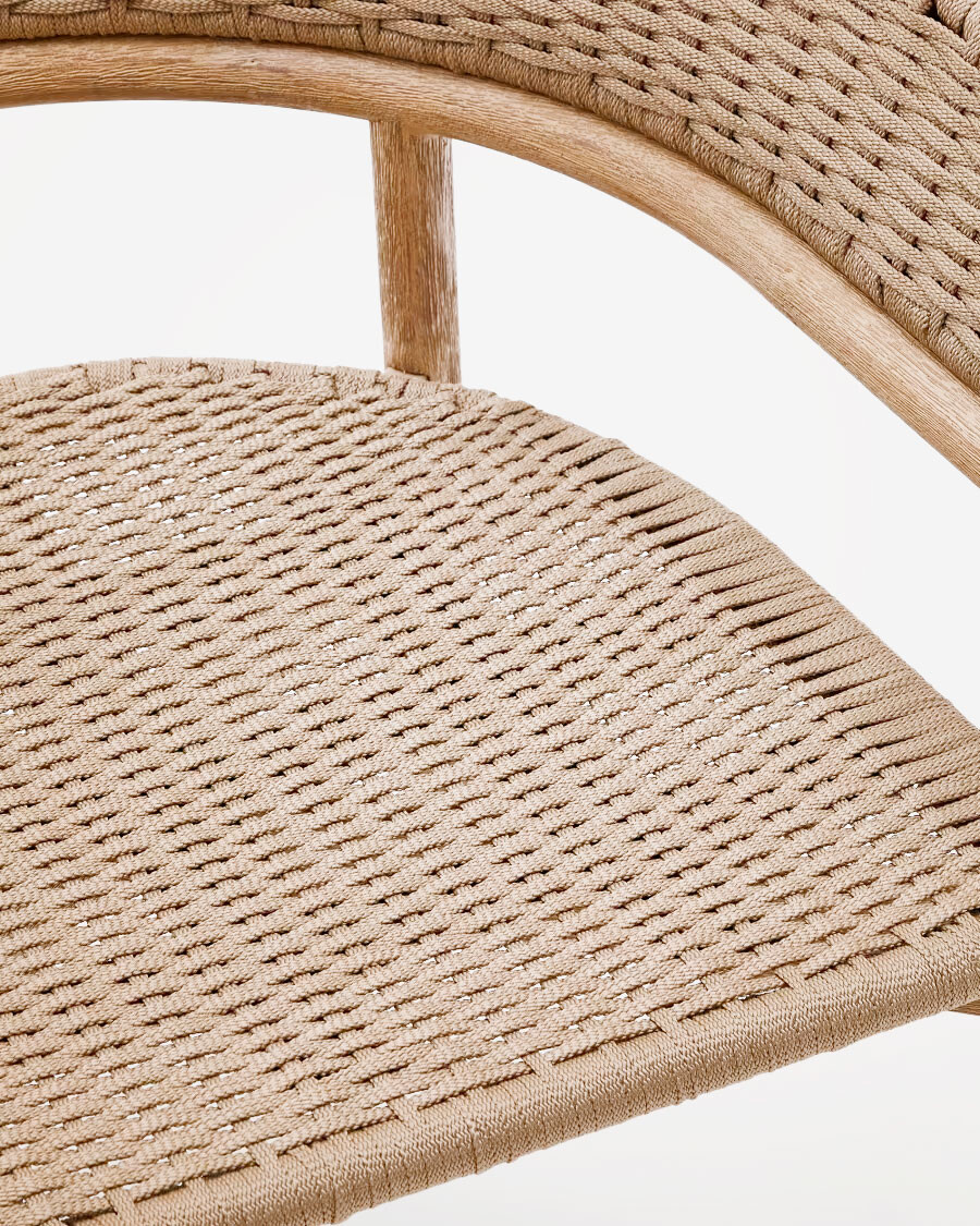 Sillón Arinella de madera maciza de acacia acabado tono natural y cuerda beige FSC 100% Sillón Arinella de madera maciza de acacia acabado tono natural y cuerda beige FSC 100%