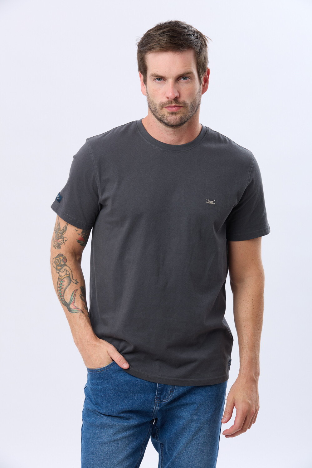 REMERA BÁSICA DE ALGODÓN Gris Oscuro