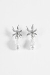 Caravanas flor con perla plateado