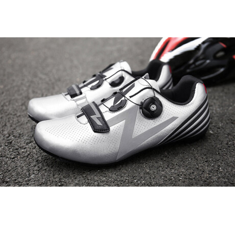 Zapatilla de Ciclismo para Ruta o Mtb Velcro Ajustable Talle 42 Color: Gris. PLATA