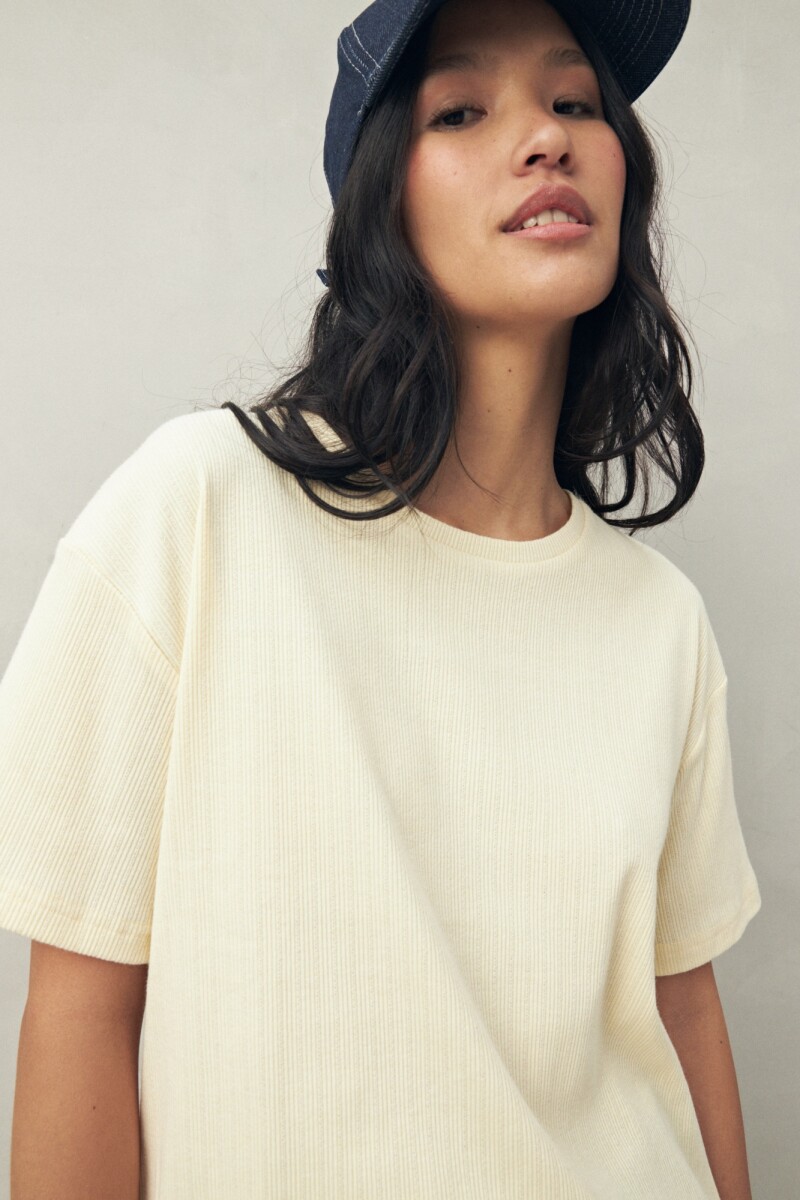 REMERA BASILE - AMARILLO PASTEL 