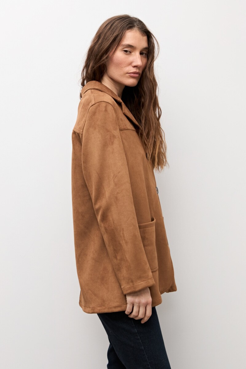 Blazer simil gamuza tostado