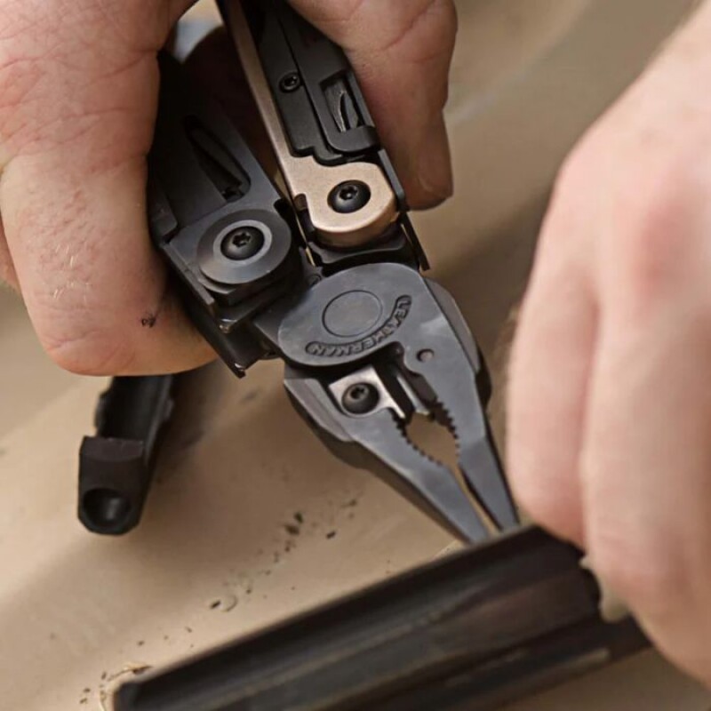 Multiherramienta Leatherman MUT con Funda Multiherramienta Leatherman MUT con Funda