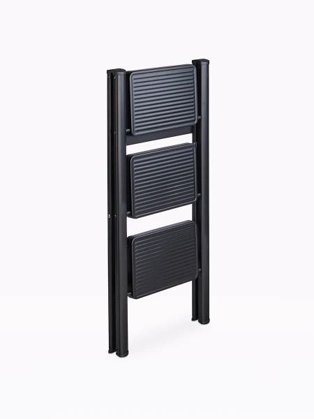 ESCALERA DE HIERRO NEGRO