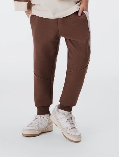 PANTALÓN BABUCHA INFANTIL CON BOLSILLOS MARRÓN