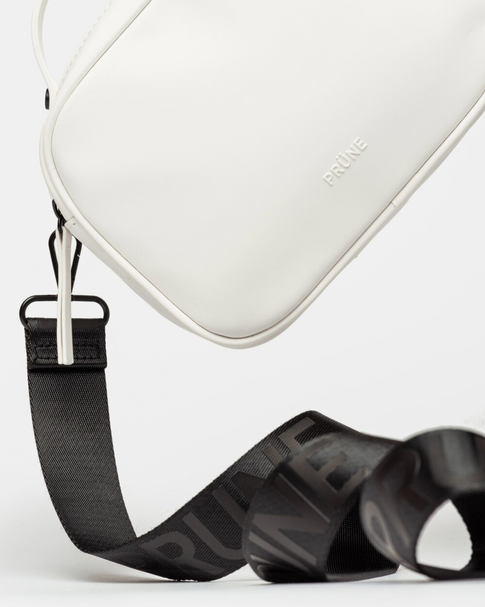 Mini Bag Rubber En Efecto Cuero Blanco