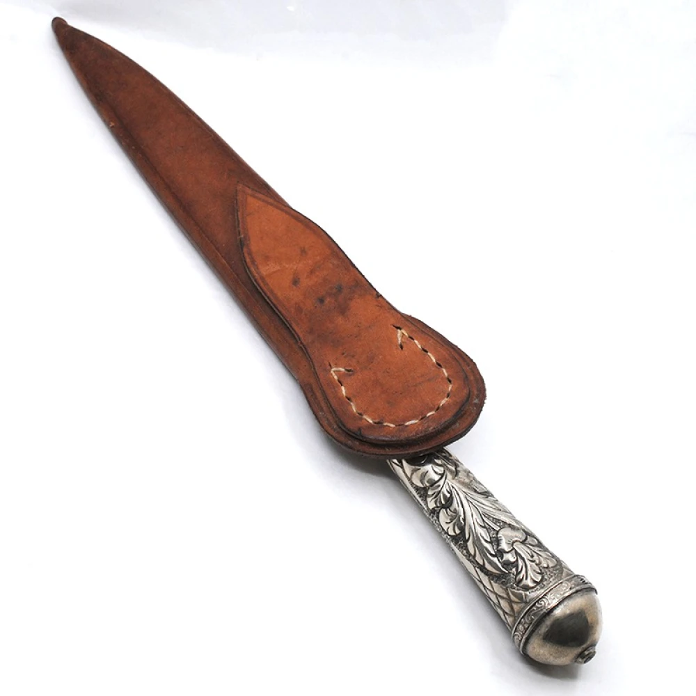 Cuchillo cabo de plata, hoja Trento stainless steel. Usado Cuchillo cabo de plata, hoja Trento stainless steel. Usado