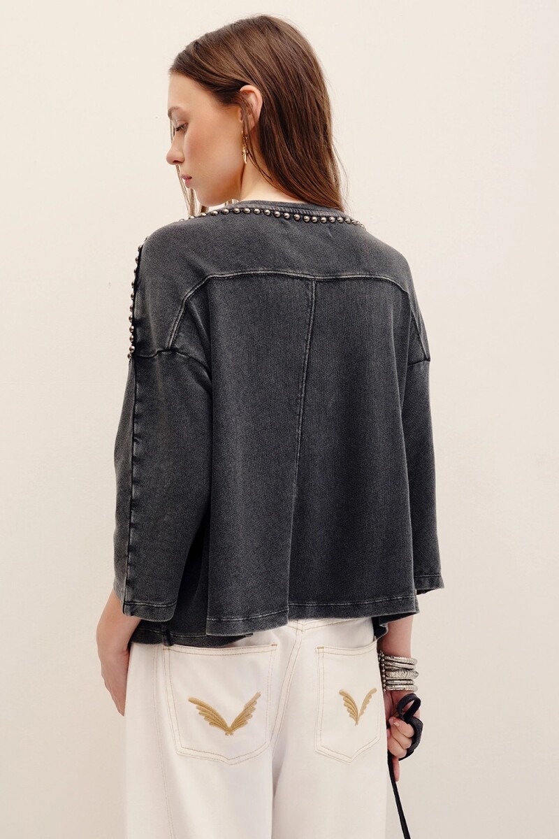 REMERA STUDS Gris Oscuro