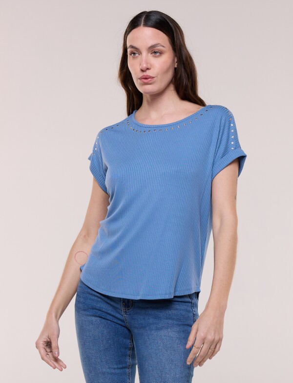 Remera Escote Con Tachas Metálicas CELESTE OSCURO