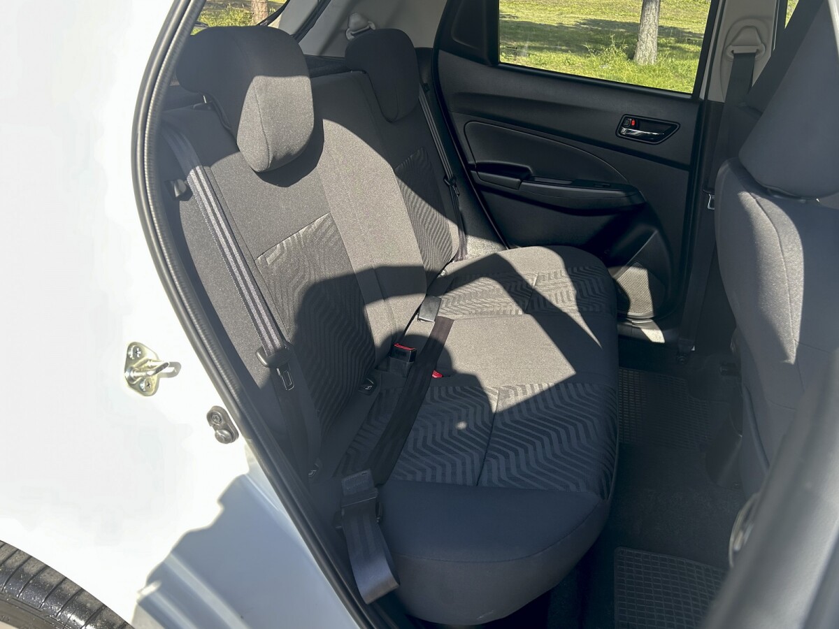 Suzuki Swift GL 2024 EXCELENTE ESTADO! | Permuta / Financia Suzuki Swift GL 2024 EXCELENTE ESTADO! | Permuta / Financia