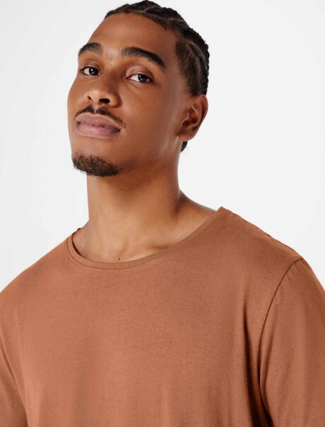 CAMISETA ADULTOS CON LINO HIPOALERGÉNICA Y ANTIBACTERIAL  MARRÓN
