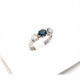 Anillo Estilo Antiguo En Platino Con Brillantes Laterales Y Zafiro Central Anillo Estilo Antiguo En Platino Con Brillantes Laterales Y Zafiro Central