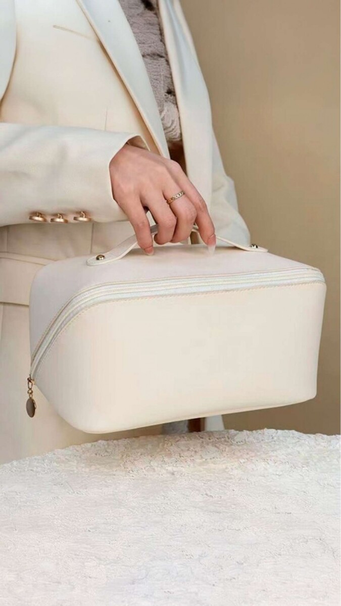 Neceser Lirima - Nude 