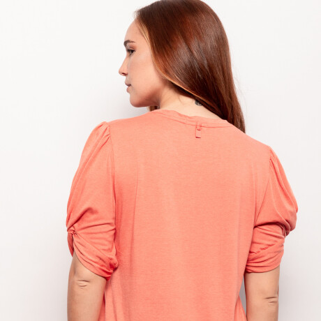 REMERA MEWS Coral Oscuro