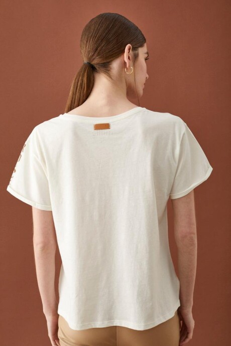 REMERA ROSE OFF WHITE