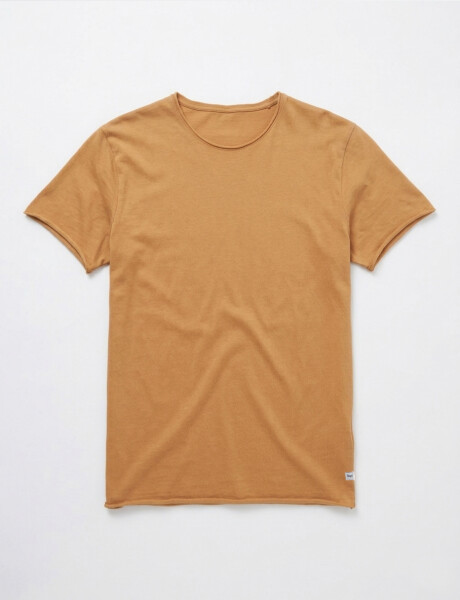Remera básica Calt Camel