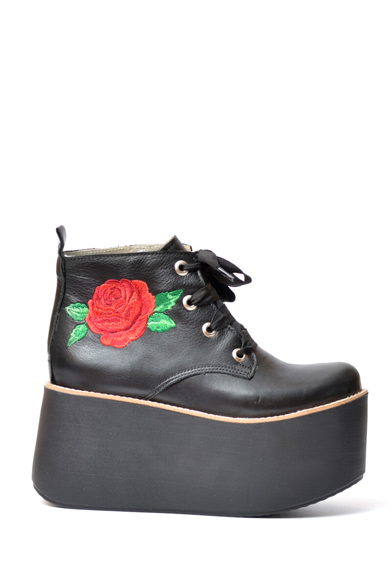 Bota Plataforma Flor Bordada Cuero - Negro 