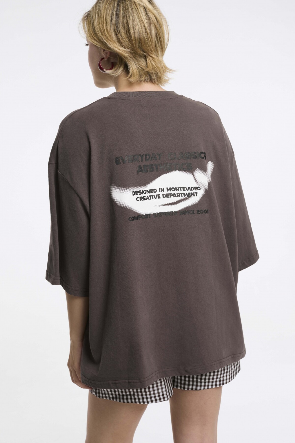 Remera Six Gris Oscuro