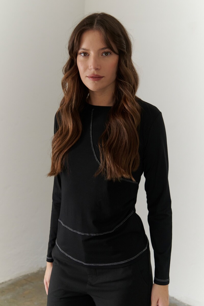 REMERA MERIDIANO NEGRO
