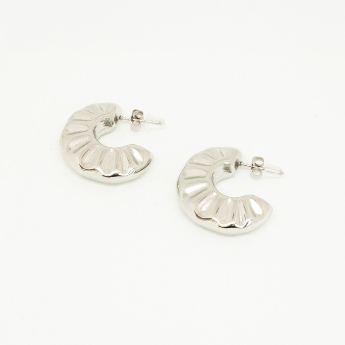 SEMI AROS CON RELIEVE RAINA - PLATEADOS 