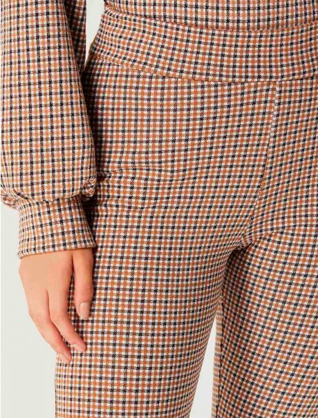 PANTALÓN FEMENINO LEGGING EN TELA ESCOCESA BEIGE