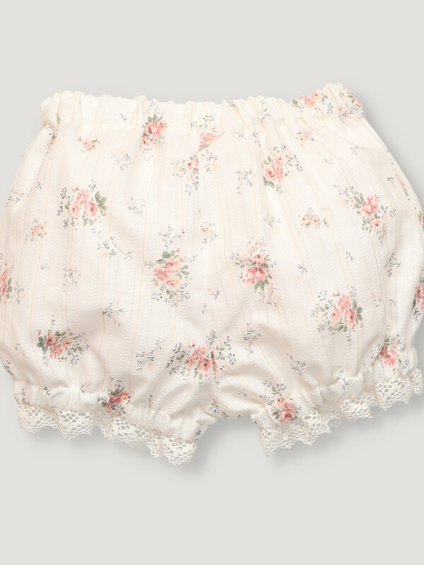 Bombacho con flores y puntilla Bombacho con flores y puntilla