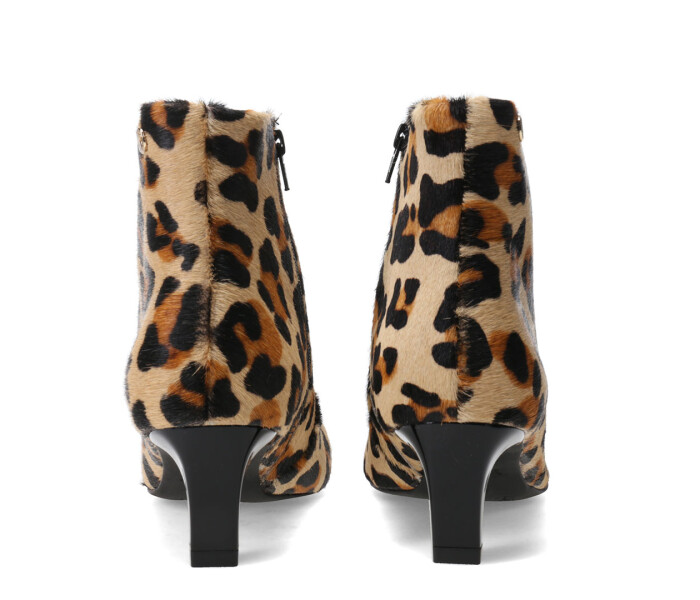 Bota de Mujer Bottero Caña Baja Y Taco Fino Animal Print