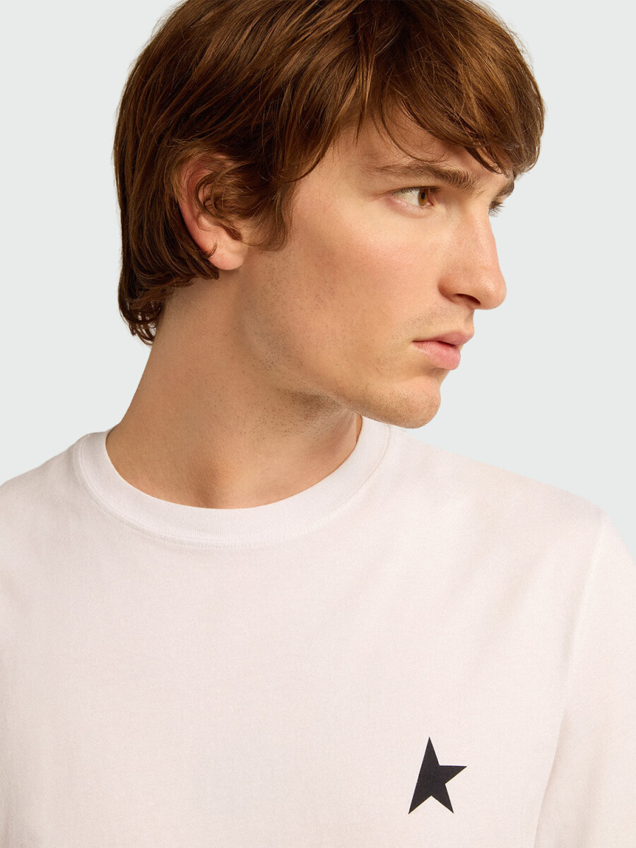 GOLDEN GOOSE - Remera con estrella negra en la parte delantera 