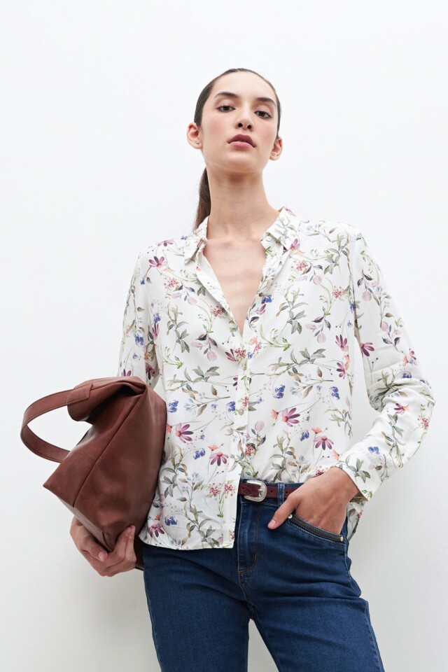 Camisa con estampa floral crudo