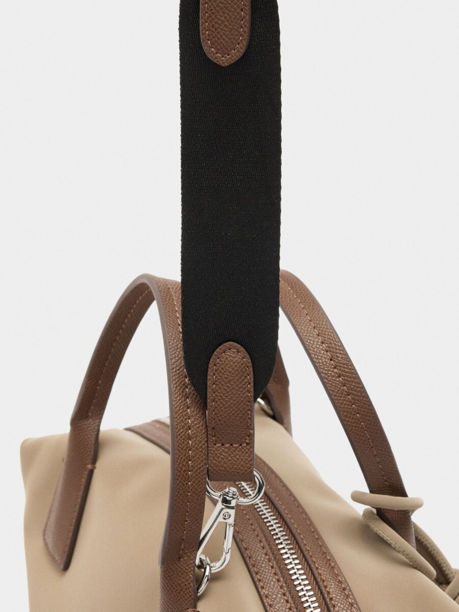 Bolso Tote Textura Suave Con Colgante camel