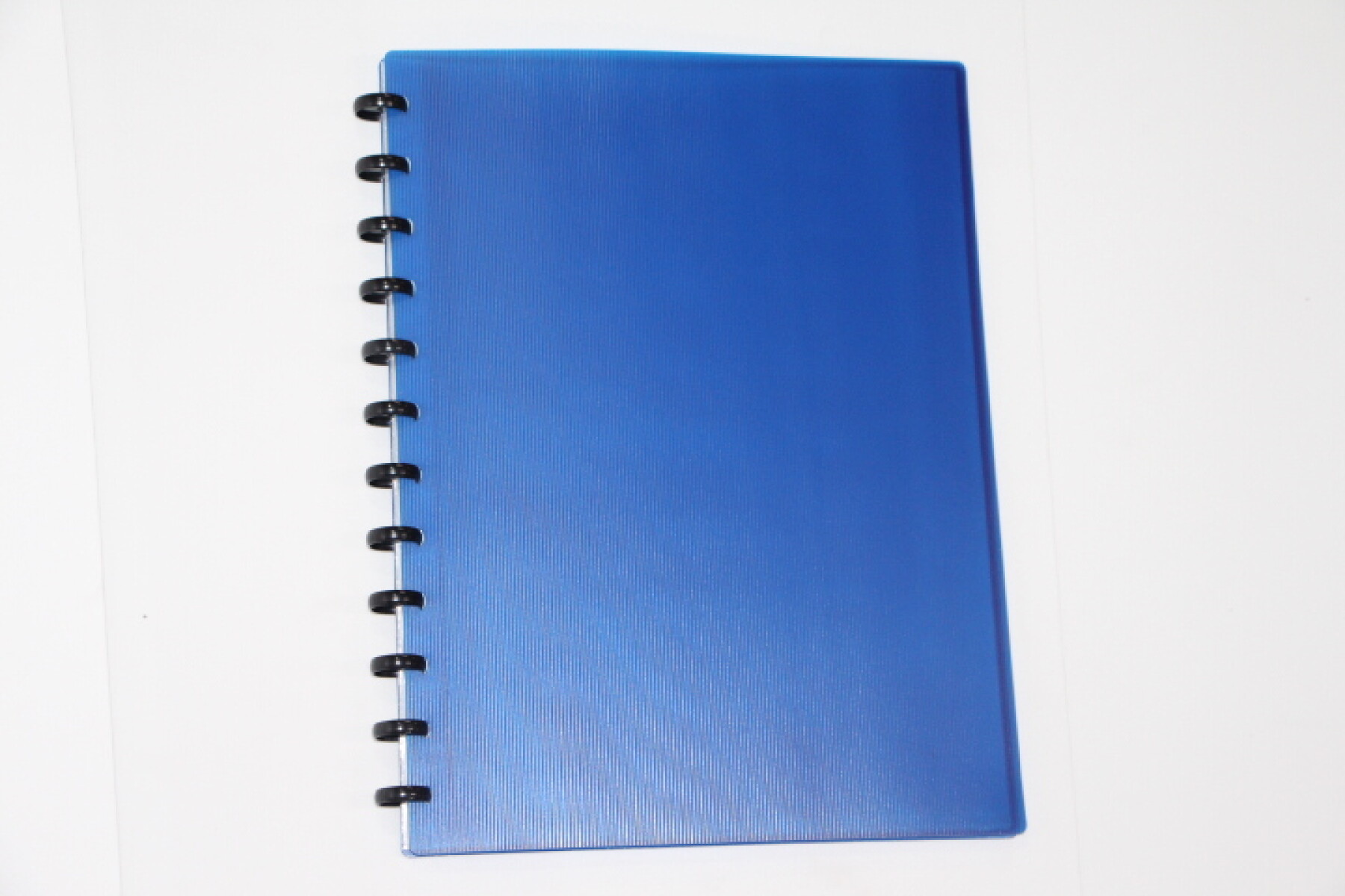 CARPETA TAMAÑO A4 CON 20 FUNDAS REMOVIBLES - COLOR AZUL 