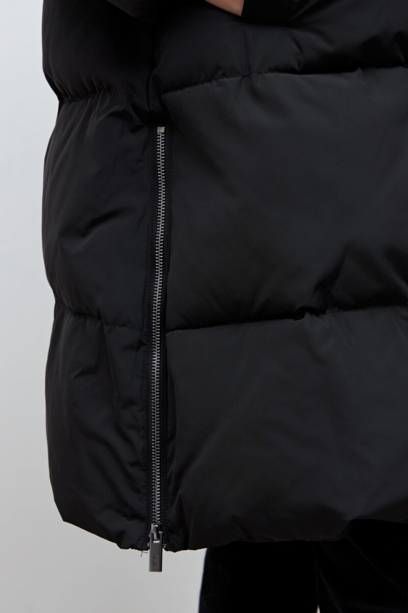 Campera capitoneada cierre lateral negro