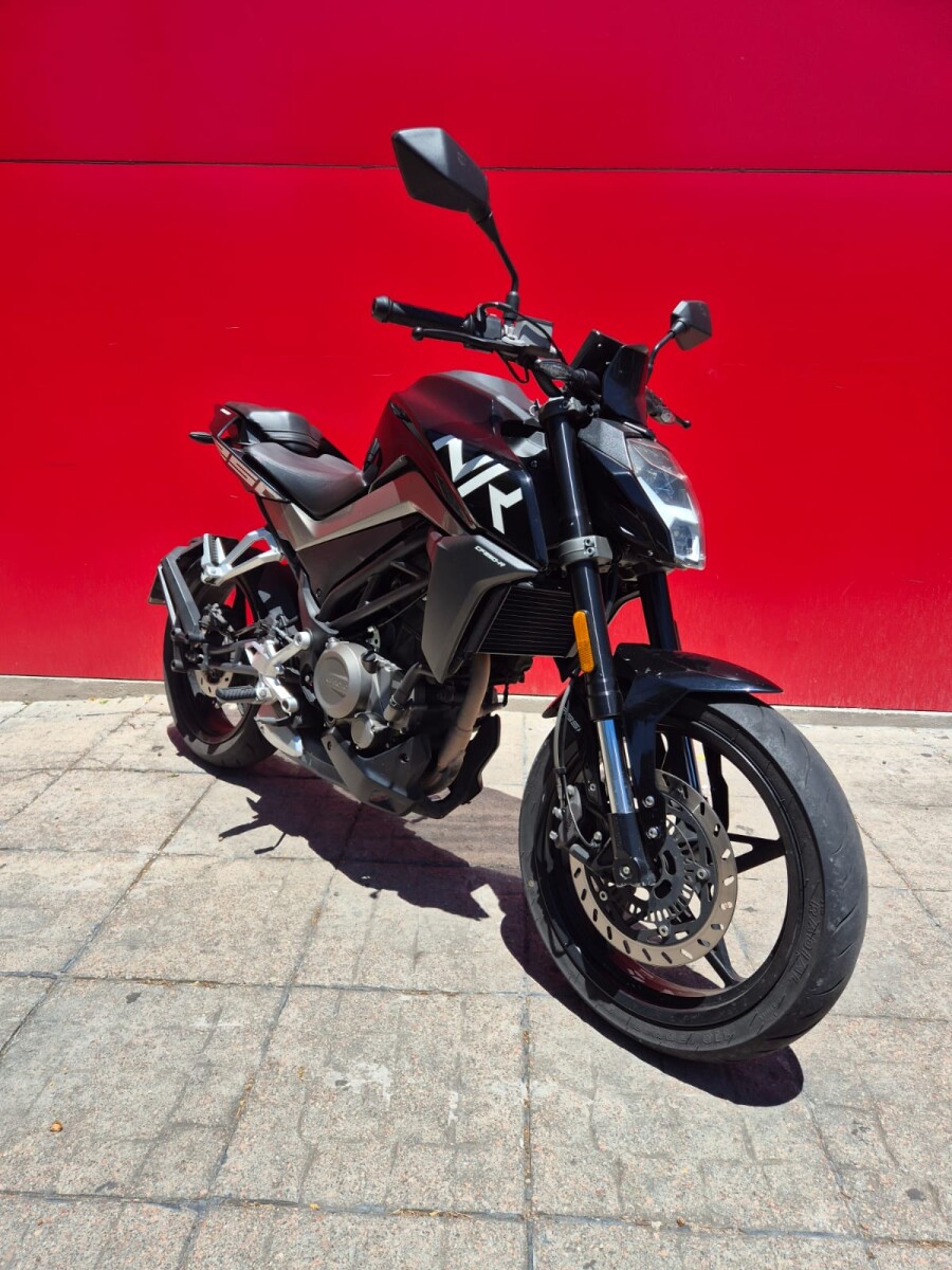 Cfmoto 250NK Usada 