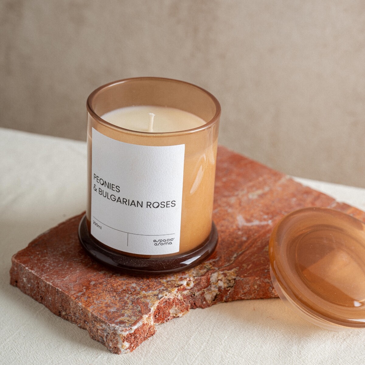 Vela de Soja Aware - Peonies & Bulgarian Roses 