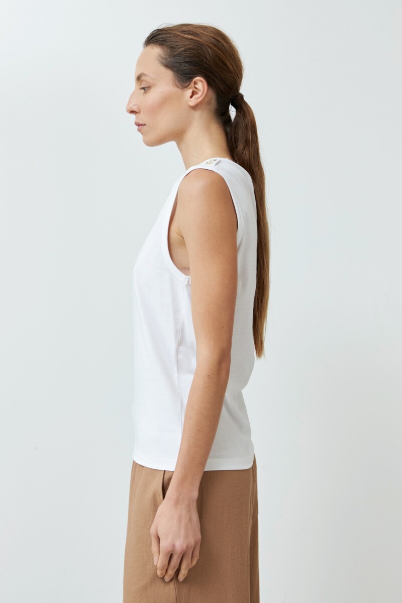 Musculosa con botones en hombros blanco
