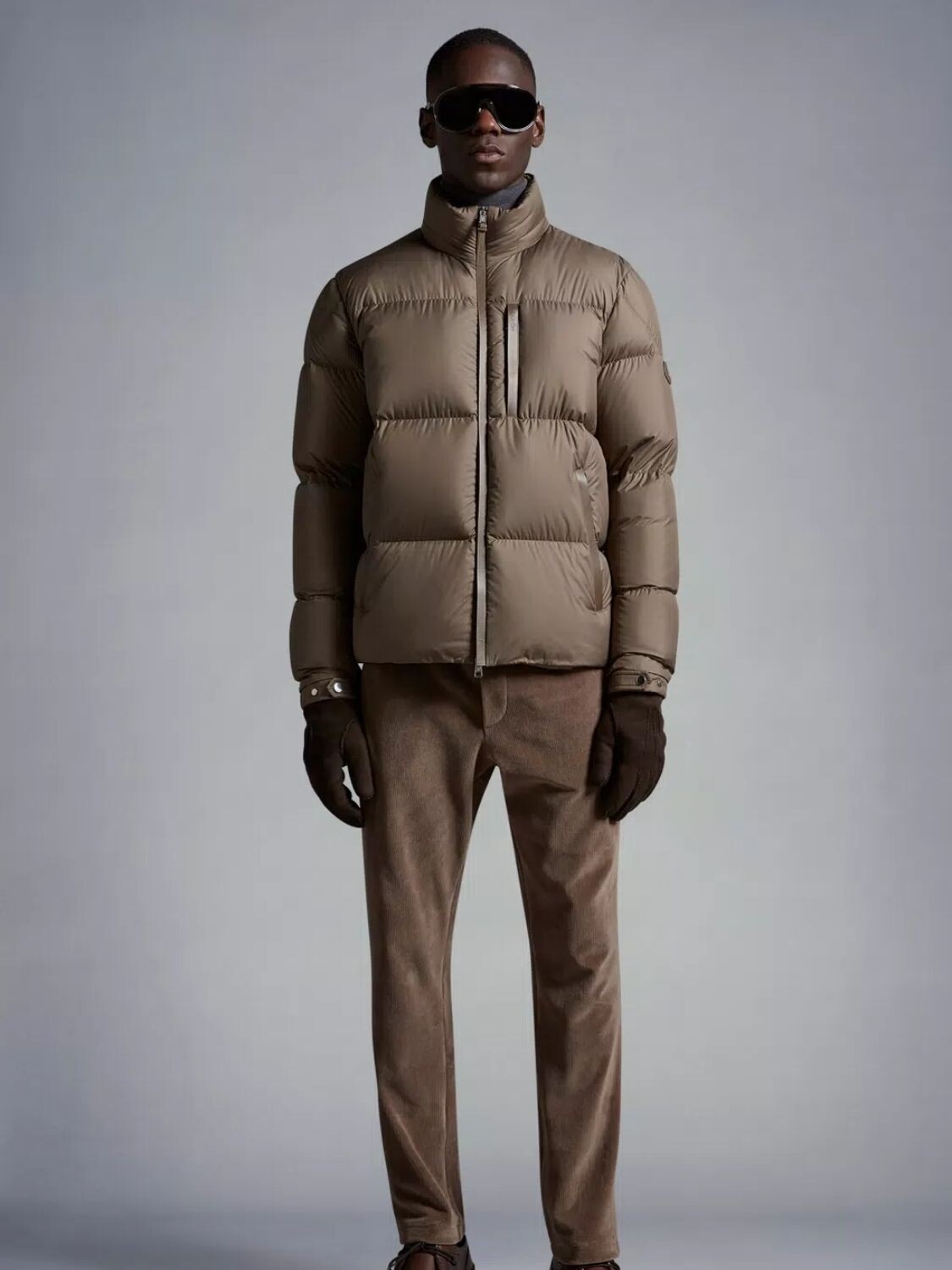 Moncler -Chaqueta con capucha oculta rellena de plumas, BESBRE Marrón
