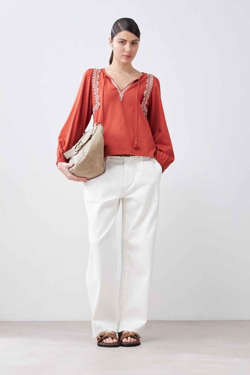 Remera boho con bordados - lacre 