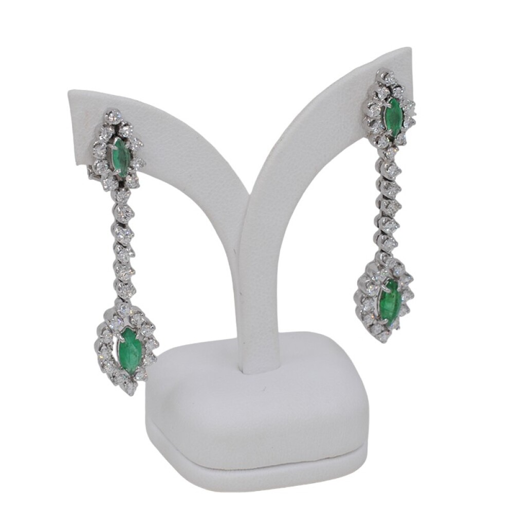 Caravanas Largas En Oro 18K Blanco, Esmeraldas Y Brillantes. Caravanas Largas En Oro 18K Blanco, Esmeraldas Y Brillantes.