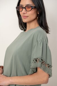 REMERA DHARA Verde Seco