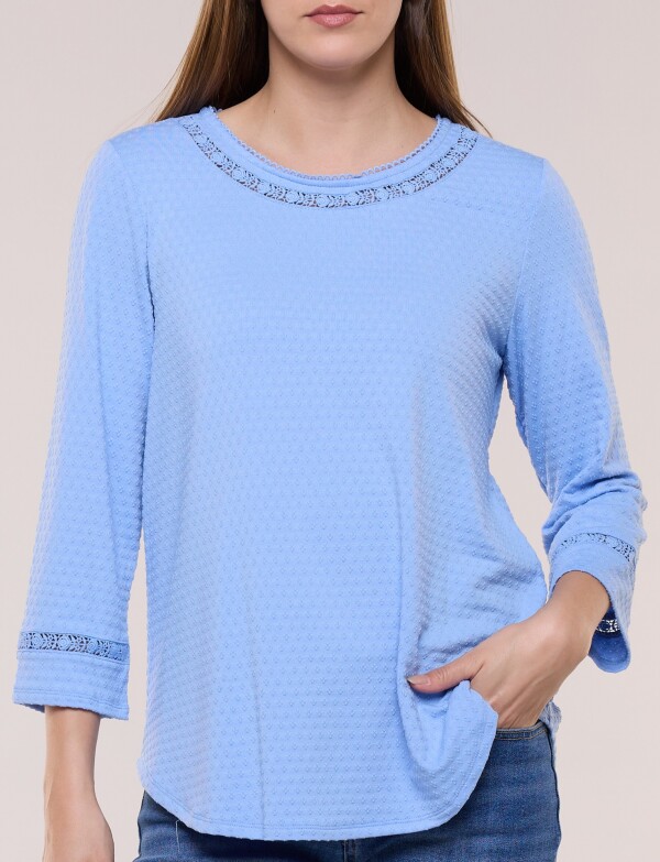 Remera Manga 3/4 Con Detalle De Puntilla Calada CELESTE