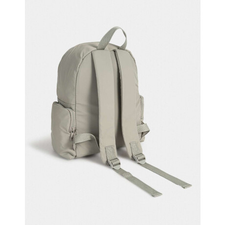 Mochila Urbana Con Charm Gris Claro
