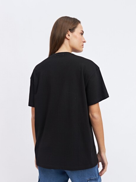 REMERA MAXXINE NEGRO