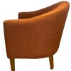 Poltrona patas de madera tapizada en tela color ladrillo Poltrona patas de madera tapizada en tela color ladrillo